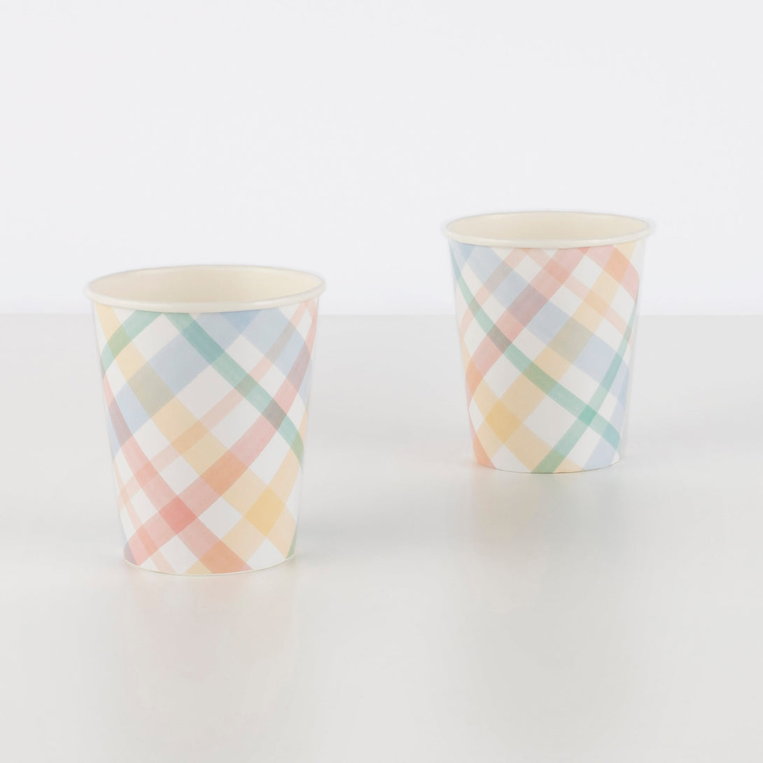 These party cups look amazing in striped pastel colors.