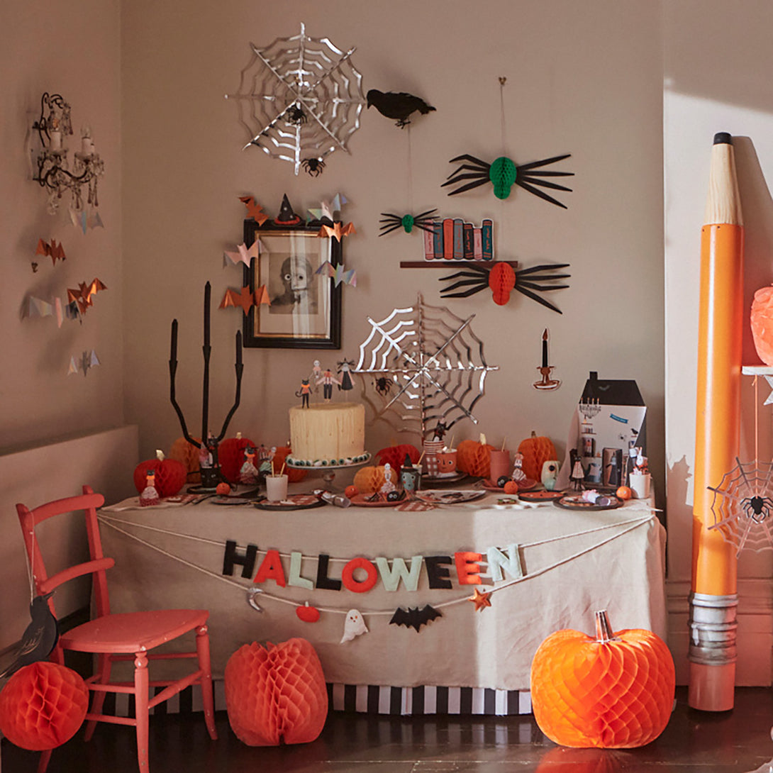 This indoor Halloween decoration is a garland crafted from felt and glittery fabric.