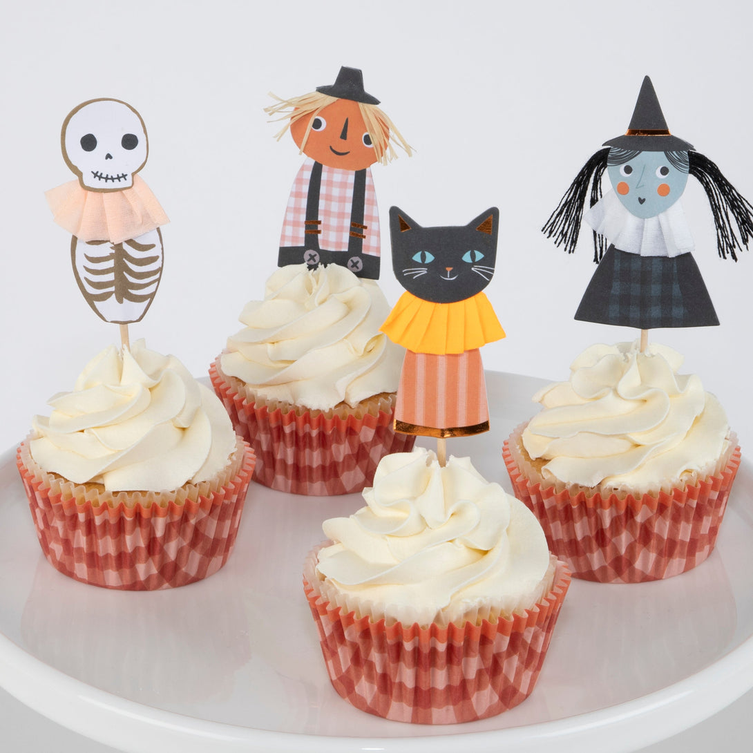 Our special Halloween cupcake kit includes Halloween cupcake decorations and cases.