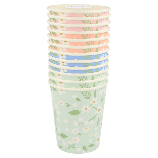 Make your party table look amazing with our pretty party cups, crafted from paper with a floral design. Image8