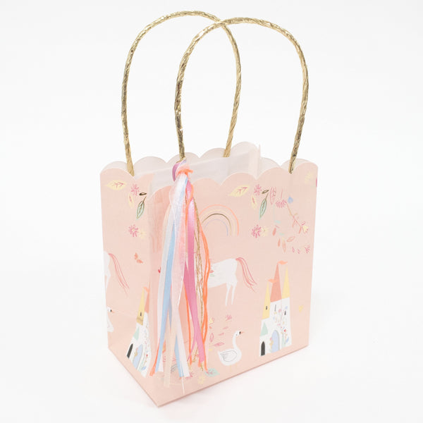 These beautiful party bags feature unicorns, swans and castles, with a scalloped edge and gold foil detail. Image3
