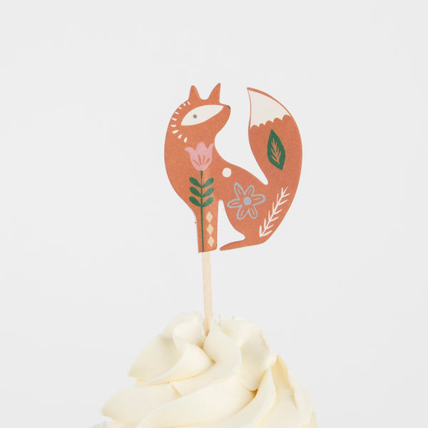 Our kit contains everything you need for cupcake decorations including  cupcake toppers and cupcake cases. Image3