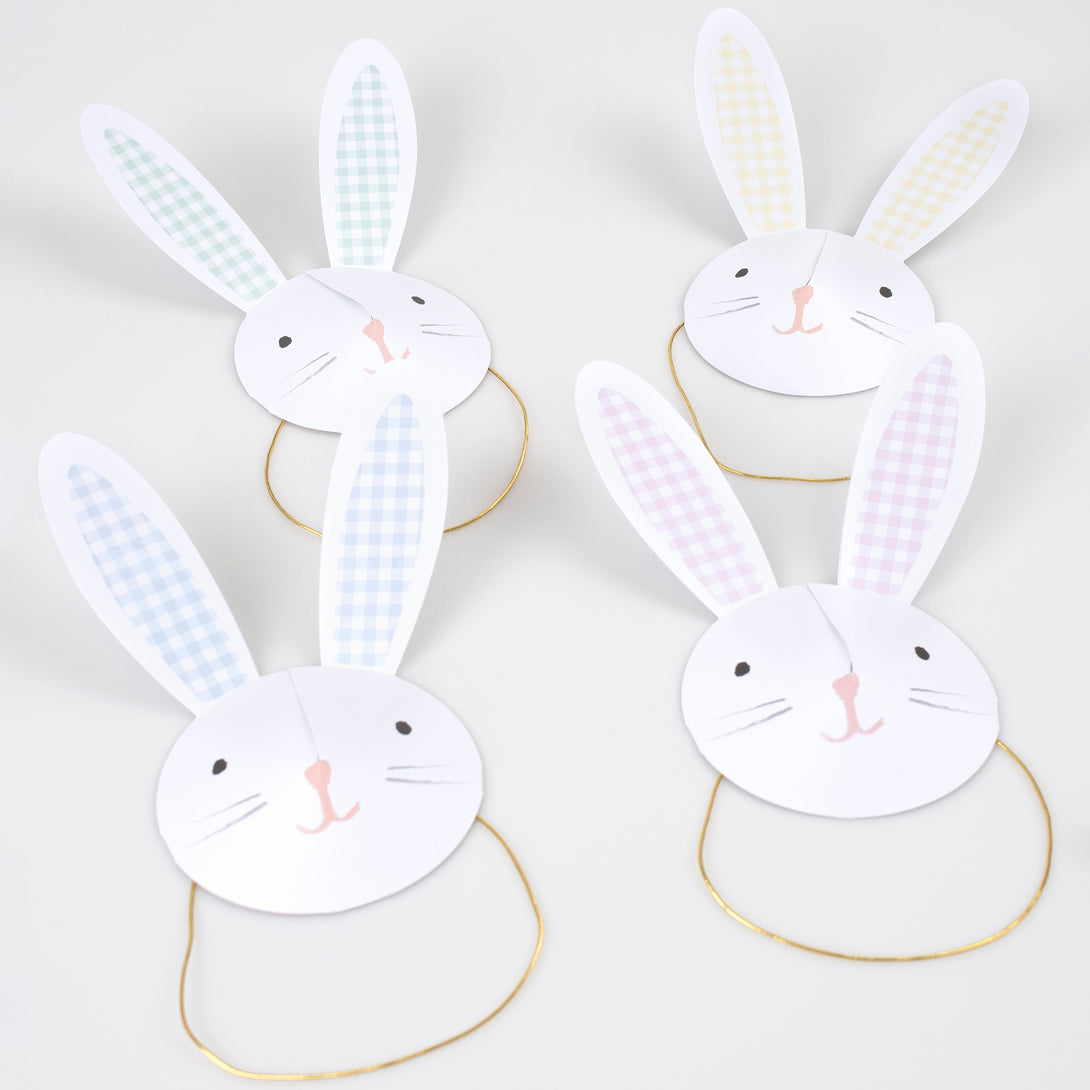 The Easter bunny is on full display in this special Easter set, with Easter bunny plates, napkins and cups.