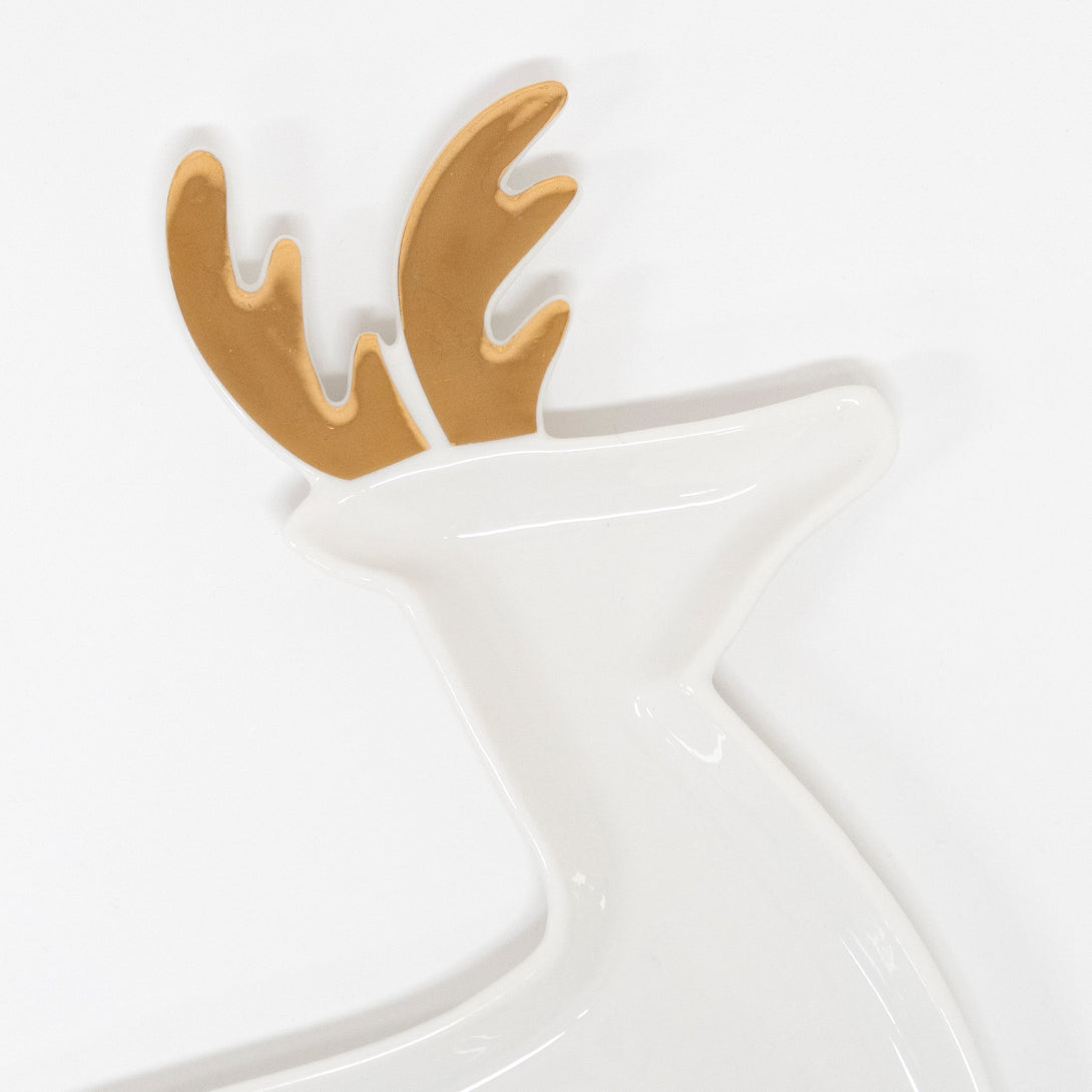 Our hostess gift set includes mini Christmas napkins and porcelain reindeer plates, perfect as Christmas table decorations.