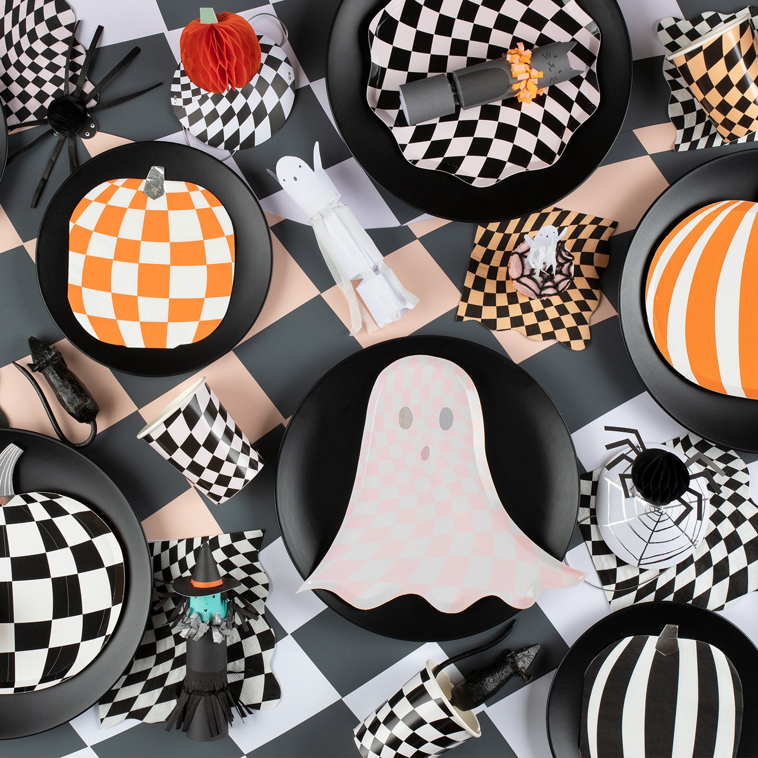 Our paper plates, with a swirling checkered design, are ideal for Halloween party ideas.