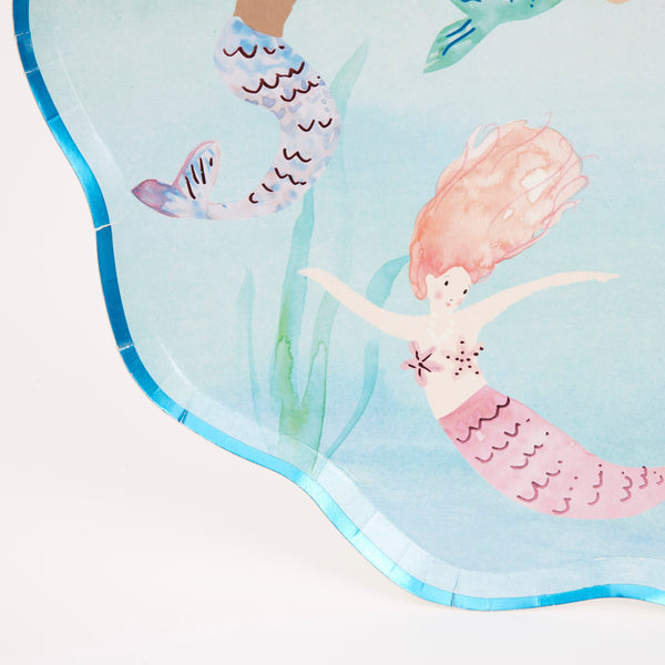 Our mermaid party supplies bundle includes mermaid tableware and a mermaid garland. Image7