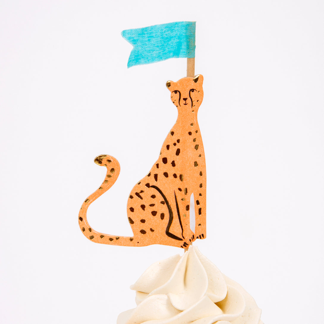 This cupcake kit, with safari animal cake toppers and striped cupcake cases, is perfect for a safari party.